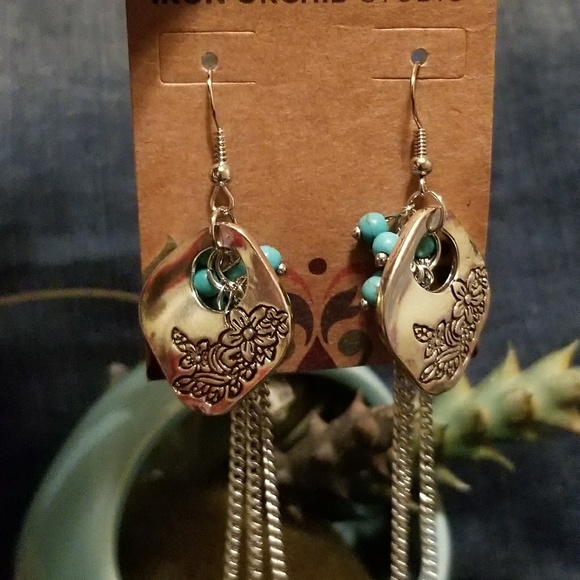 EARRINGS - Picture 3 of 4